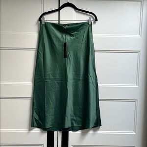 NWT Rachel Zoe size 4 midi green satin skirt